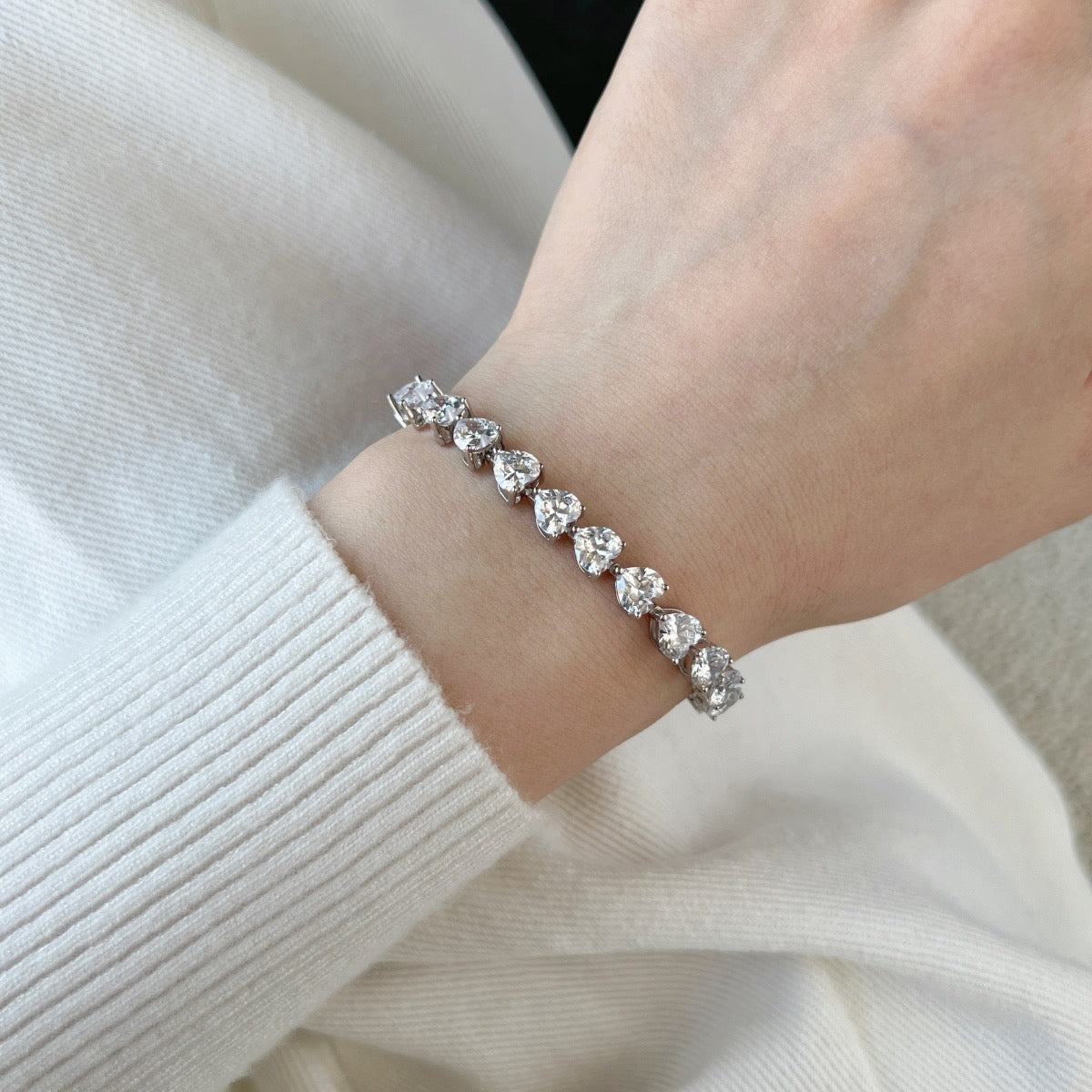 Bracciale con cuori trasparenti