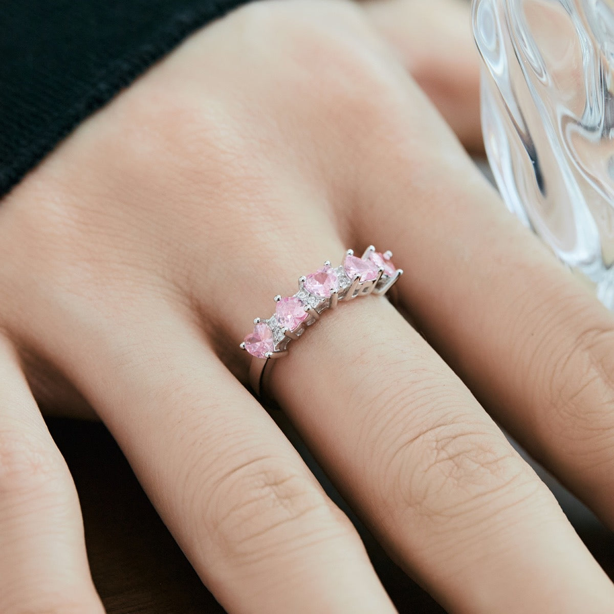 Anello cuori alterni in zirconi rosa