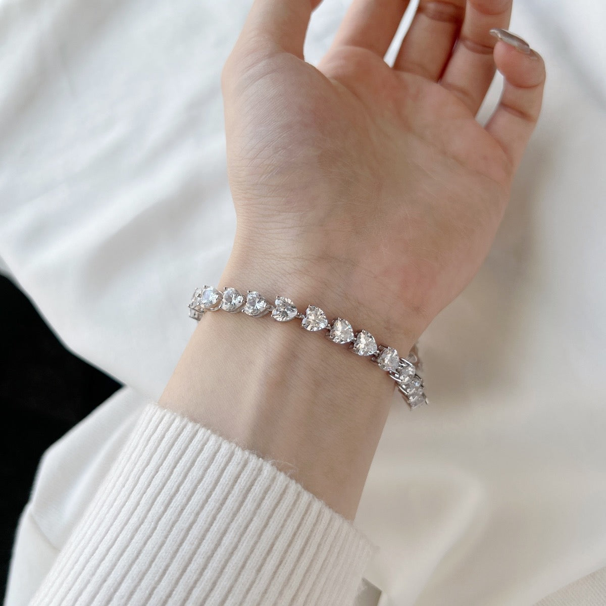 Bracciale con cuori trasparenti