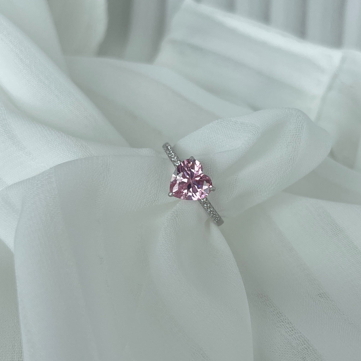 Anello cuore medio in zirconi rosa