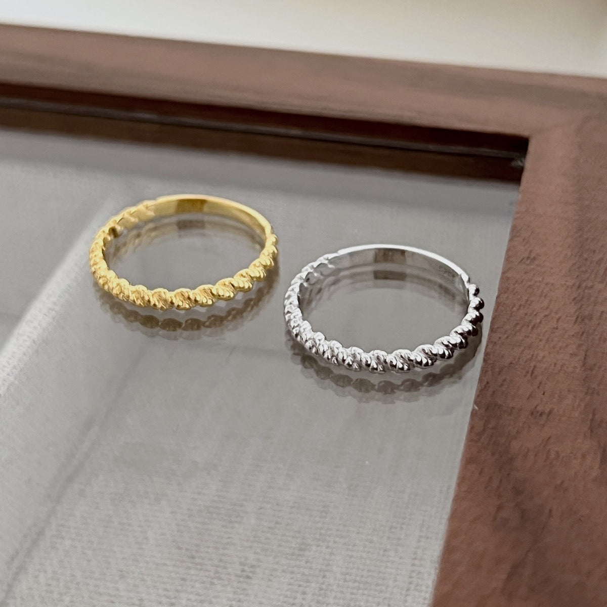 Anello con intreccio