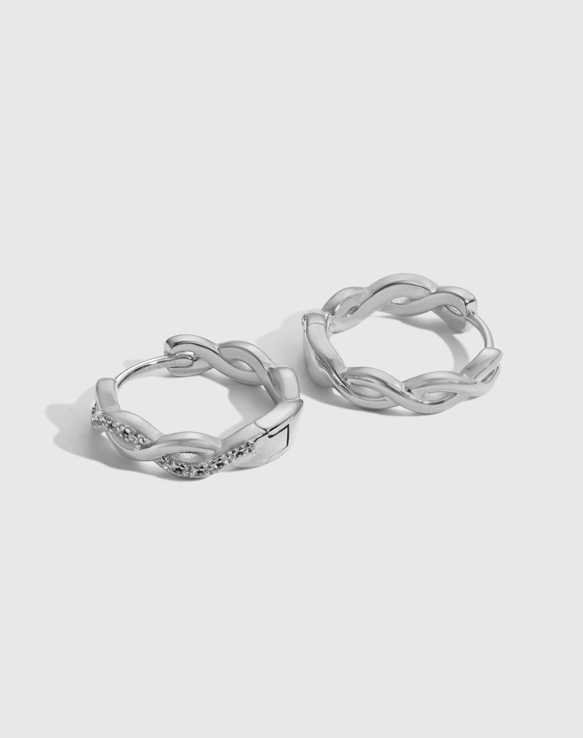 Hoop intreccio con zirconi
