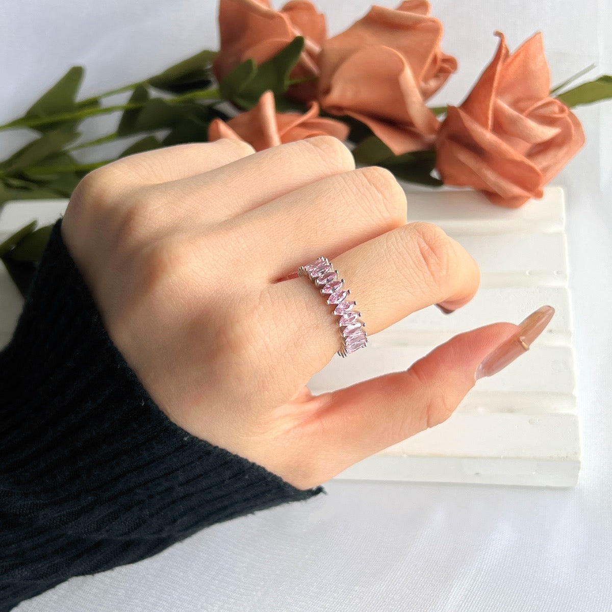 Anello con zirconi rosa