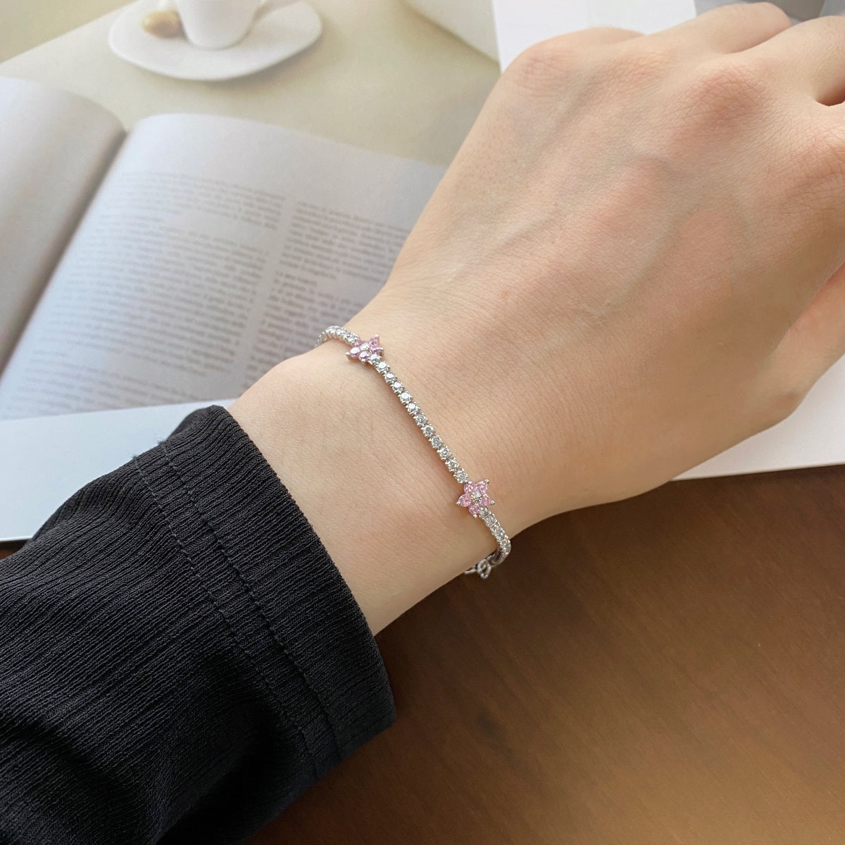 Bracciale fiori di pesco con zirconi